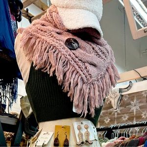 Shoulder warmer scarf. Light pink and fringy!